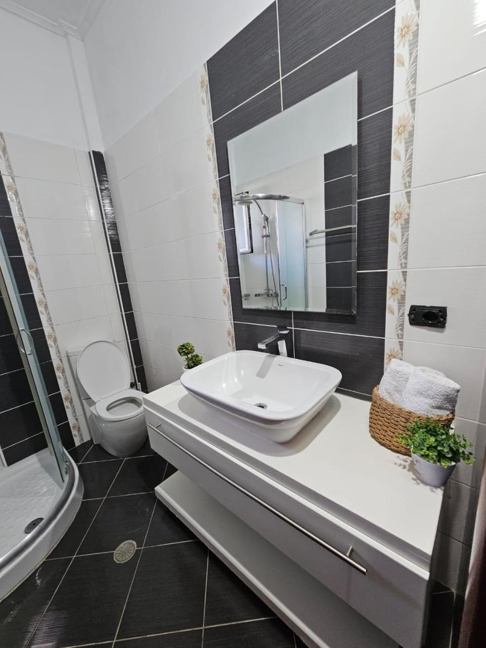 Leon Sea View Apartment ซารานเดอ ภายนอก รูปภาพ